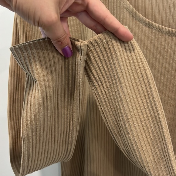 🇺🇸 Oak + Fort long sleeve peek-a-boo shoulder cut out top size medium - Picture 8 of 11